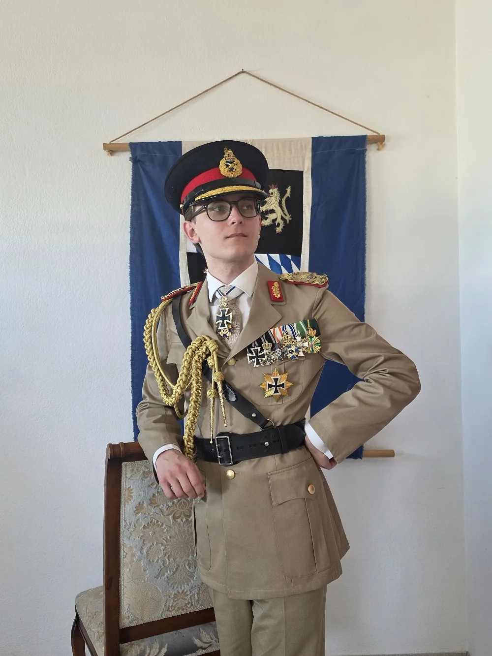 Seine Majestät Alexander IX. in Uniform