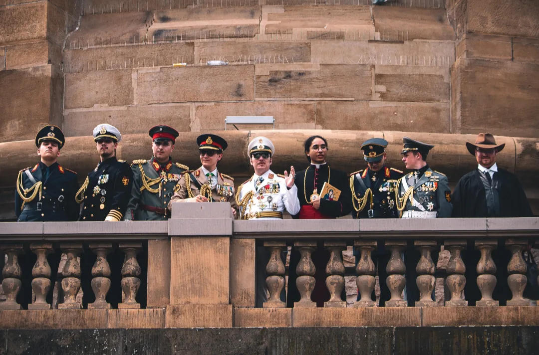 Delegation des Imperium Germanicum auf der Tribüne